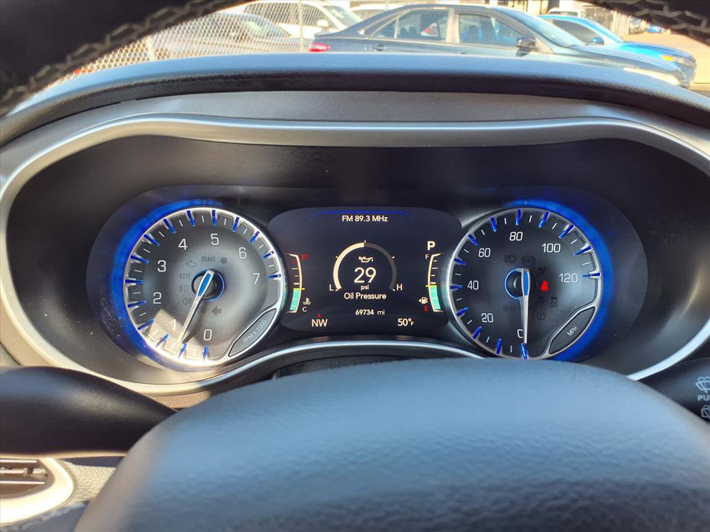 Used 2023 Chrysler Pacifica Touring-L image 13