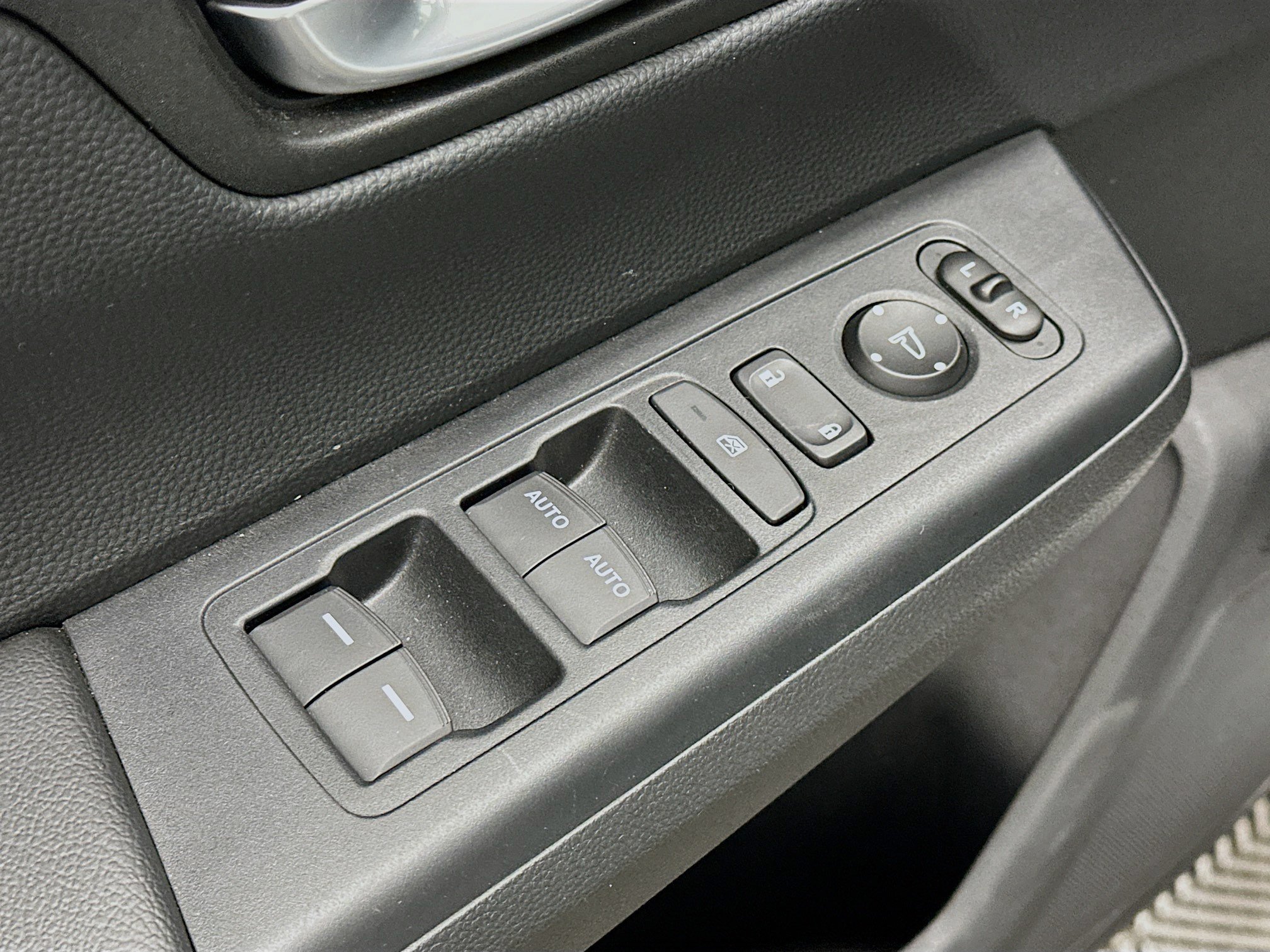 Used 2025 Honda CR-V EX image 15