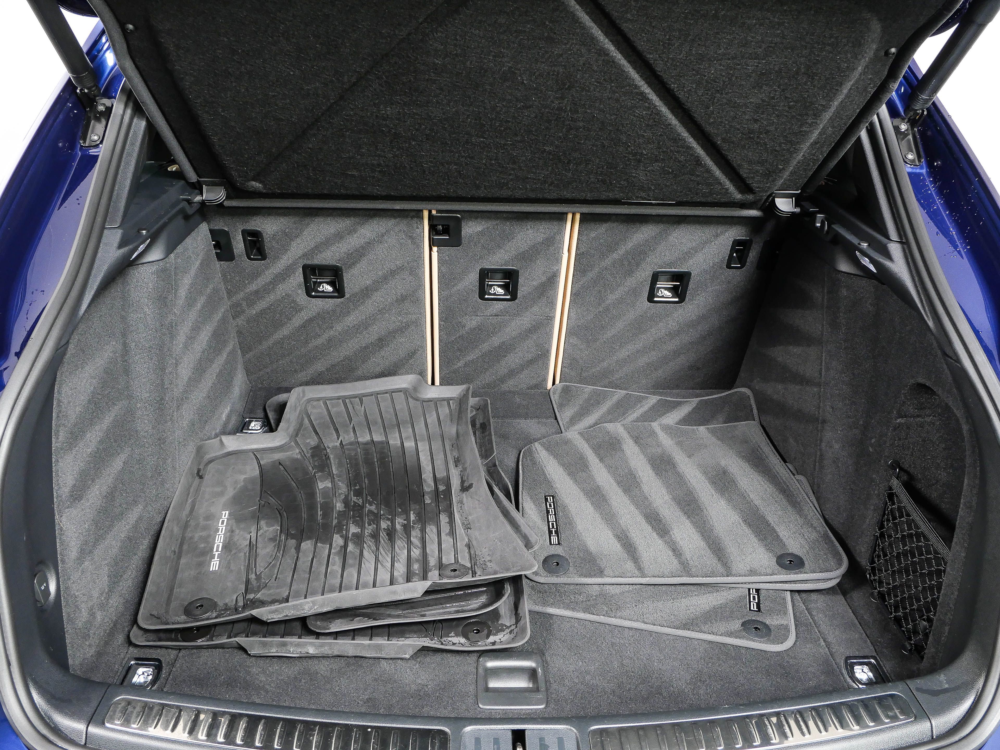 Certified 2024 Porsche Macan AWD/4WD image 32
