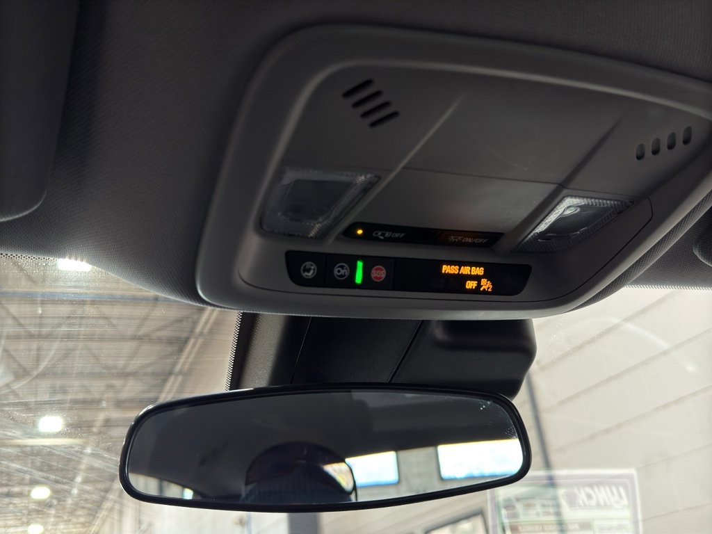 Used 2025 Chevrolet Malibu LT image 32