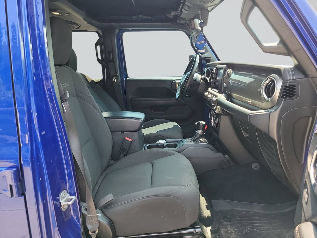 Used 2018 Jeep Wrangler Unlimited Sahara AWD/4WD image 35