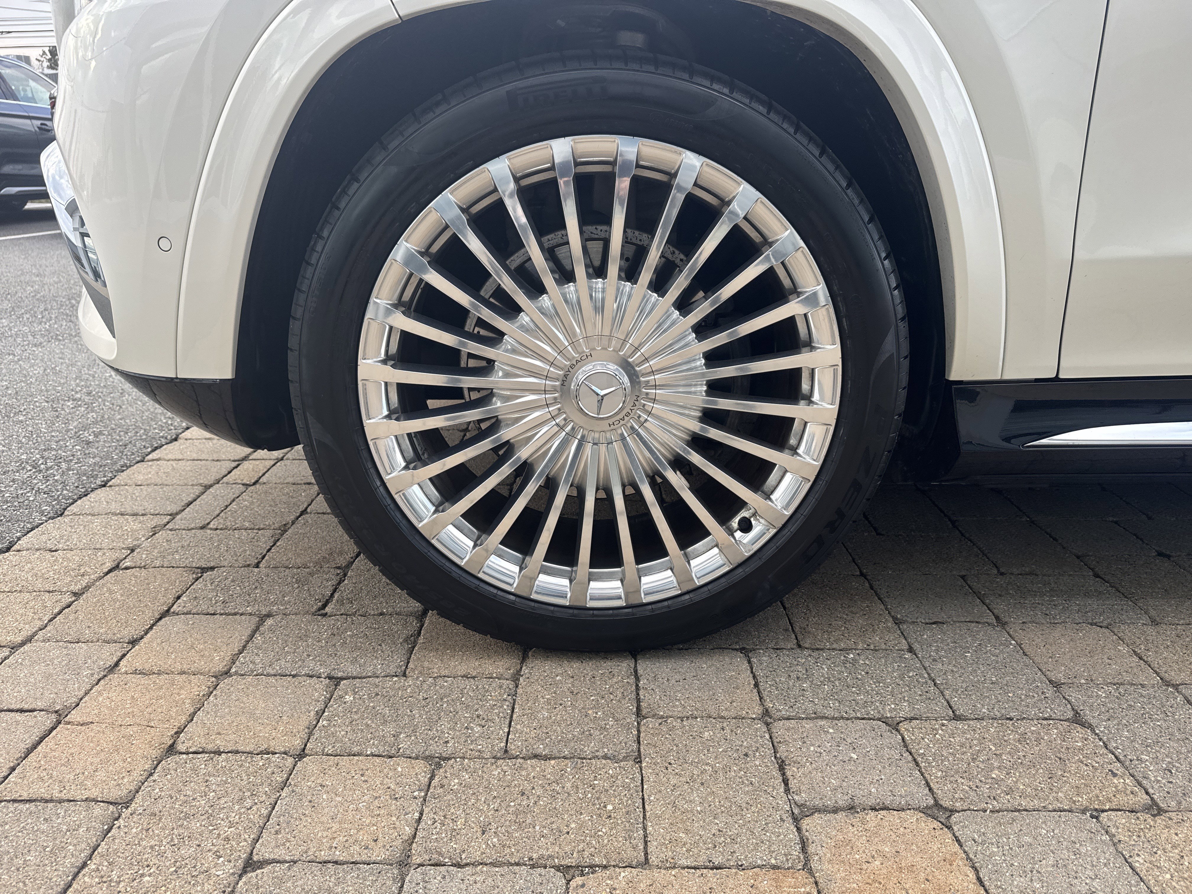 Used 2023 Mercedes-Benz Maybach GLS 600 4MATIC image 6