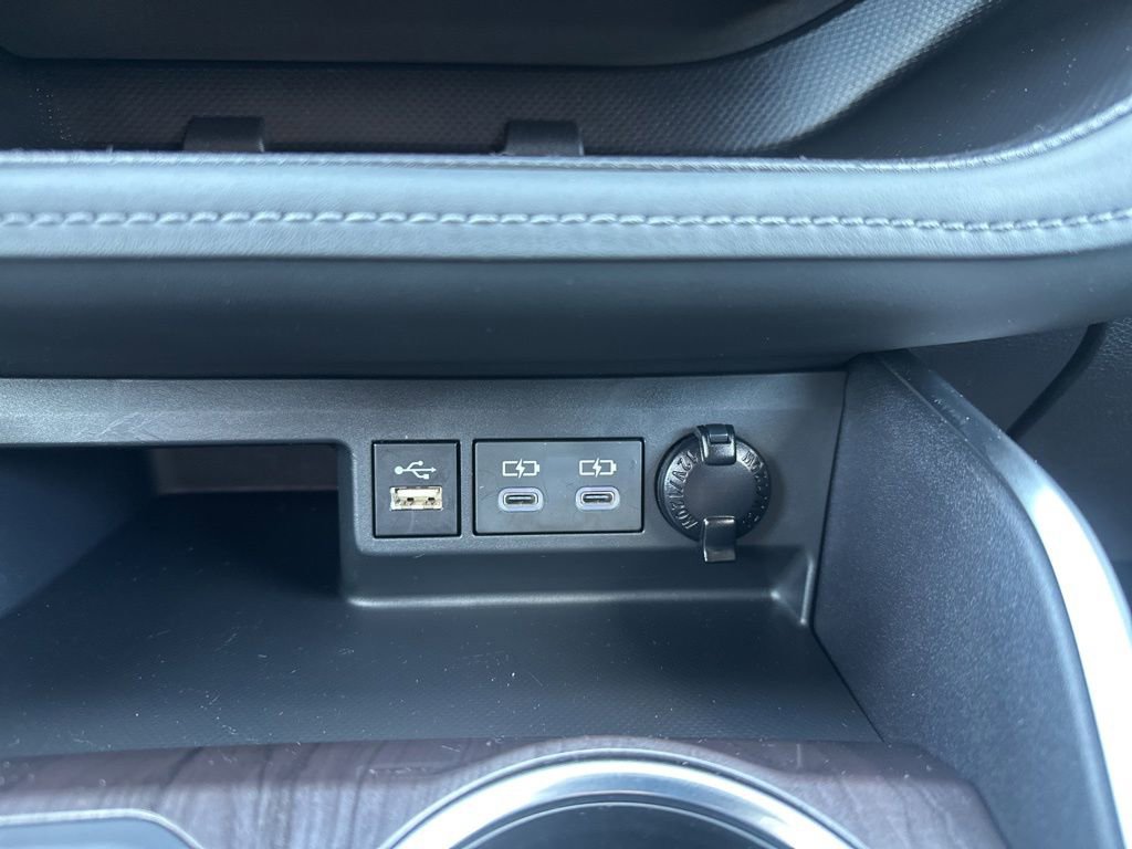 Certified 2025 Toyota Highlander Limited AWD/4WD image 22