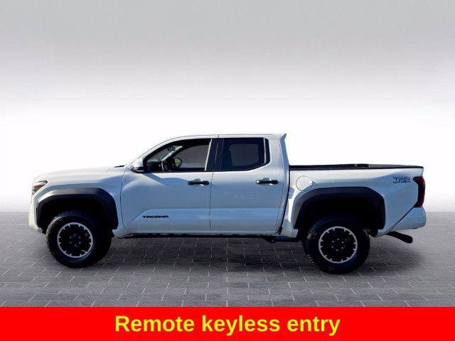 Used 2025 Toyota Tacoma TRD Off-Road AWD/4WD image 5