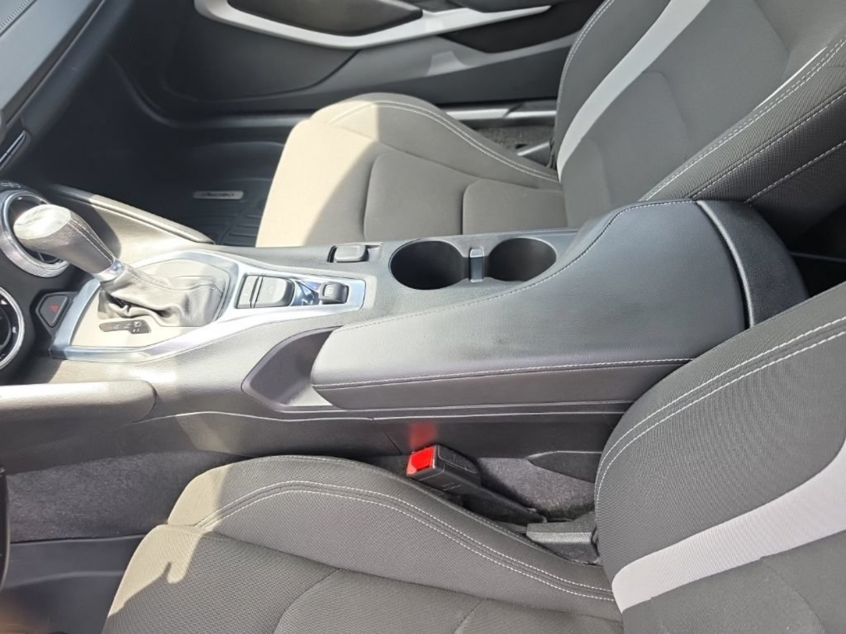 Used 2021 Chevrolet Camaro LT RWD image 18