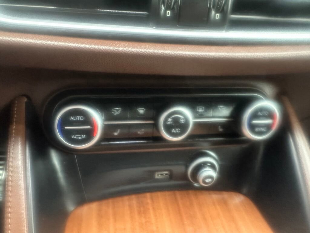 Used 2019 Alfa Romeo Stelvio Ti Lusso w/ Quick Order Package 22X Lusso image 15