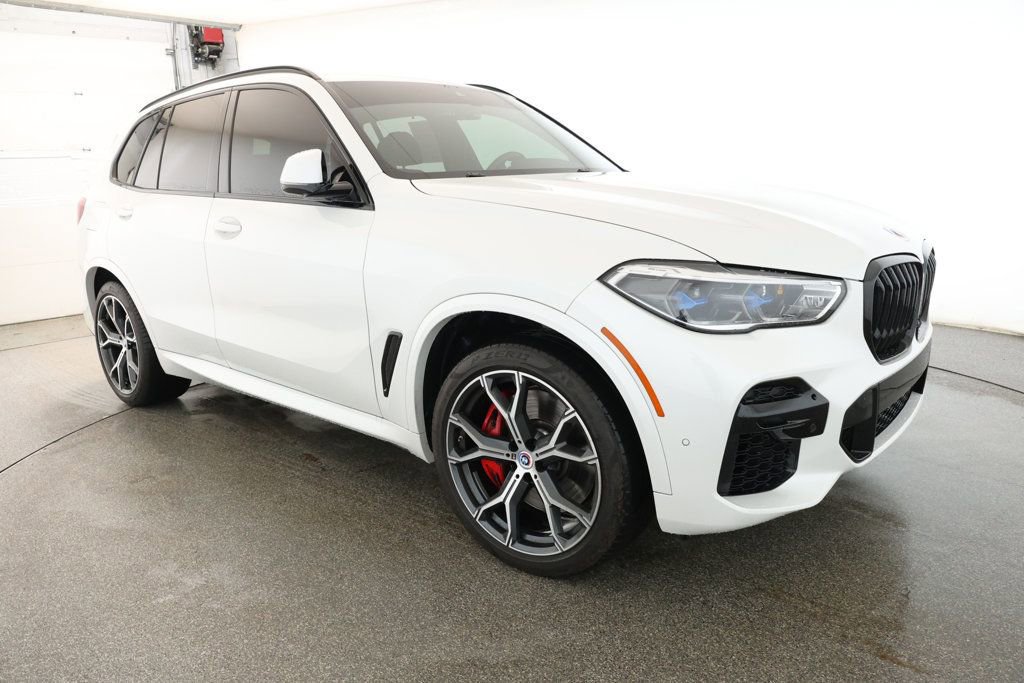 Used 2022 BMW X5 M50i w/ Executive Package image 3