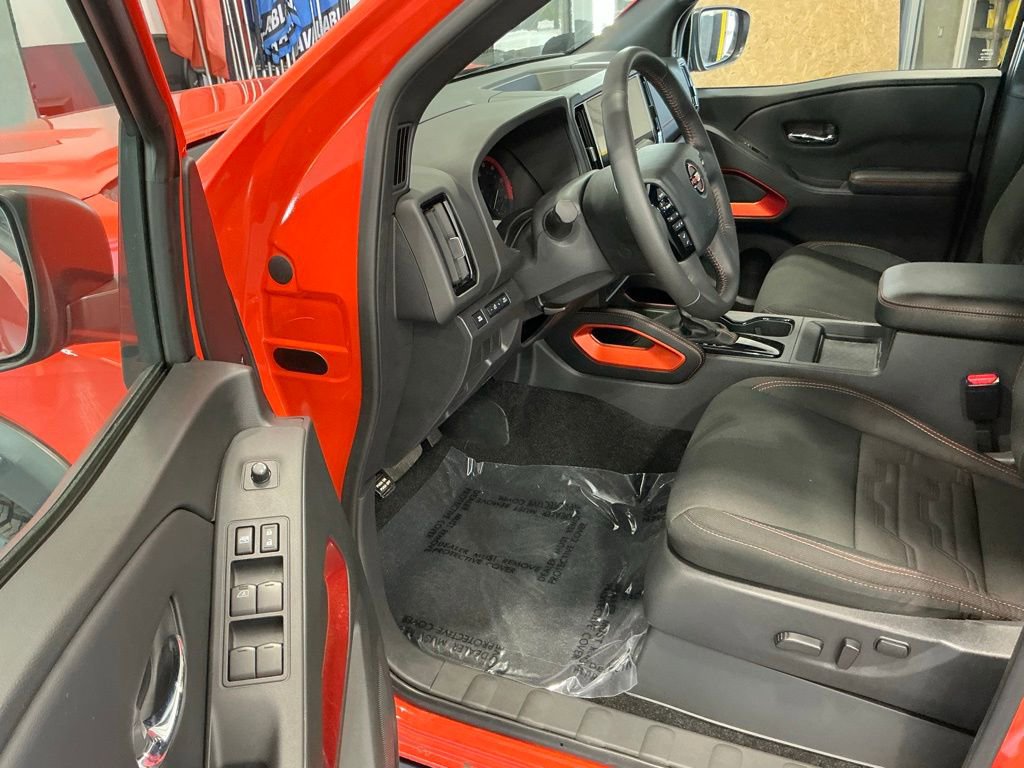 Used 2025 Nissan Frontier PRO-4X AWD/4WD image 5