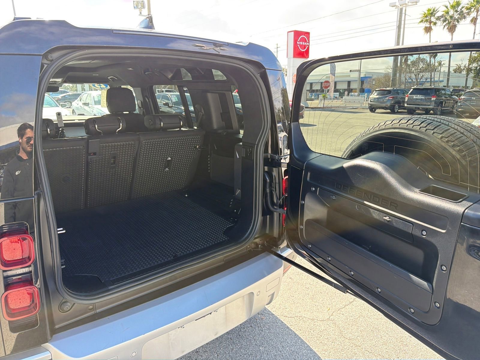 Used 2025 Land Rover Defender 110 S image 26