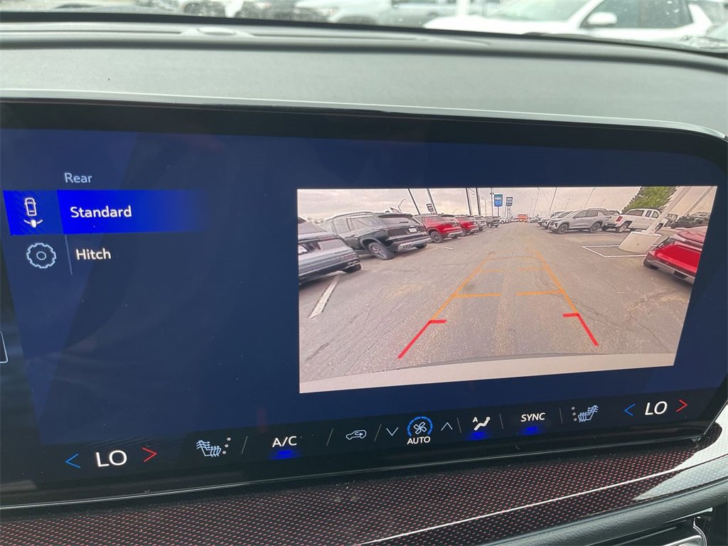 New 2026 Chevrolet Traverse Z71 w/ LPO, Floor Liner Package image 17