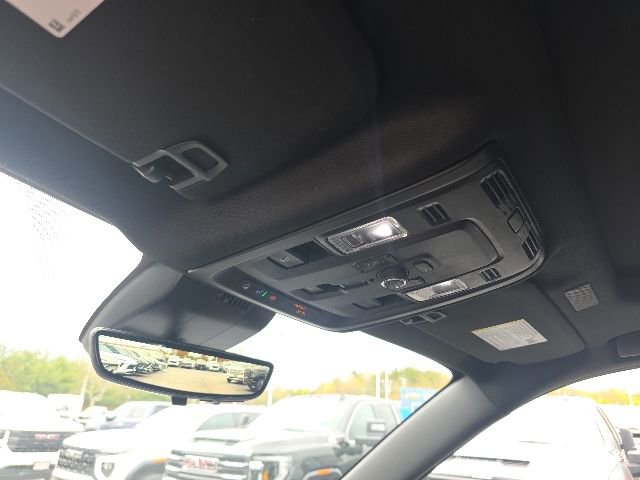 Used 2025 GMC Yukon AT4 Ultimate AWD/4WD image 27