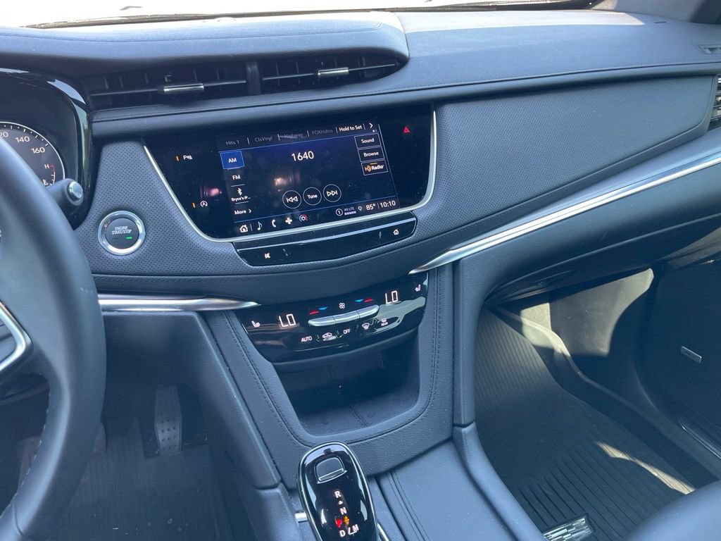 Used 2025 Cadillac XT5 Luxury w/ LPO, Red Accent Package AWD/4WD image 12