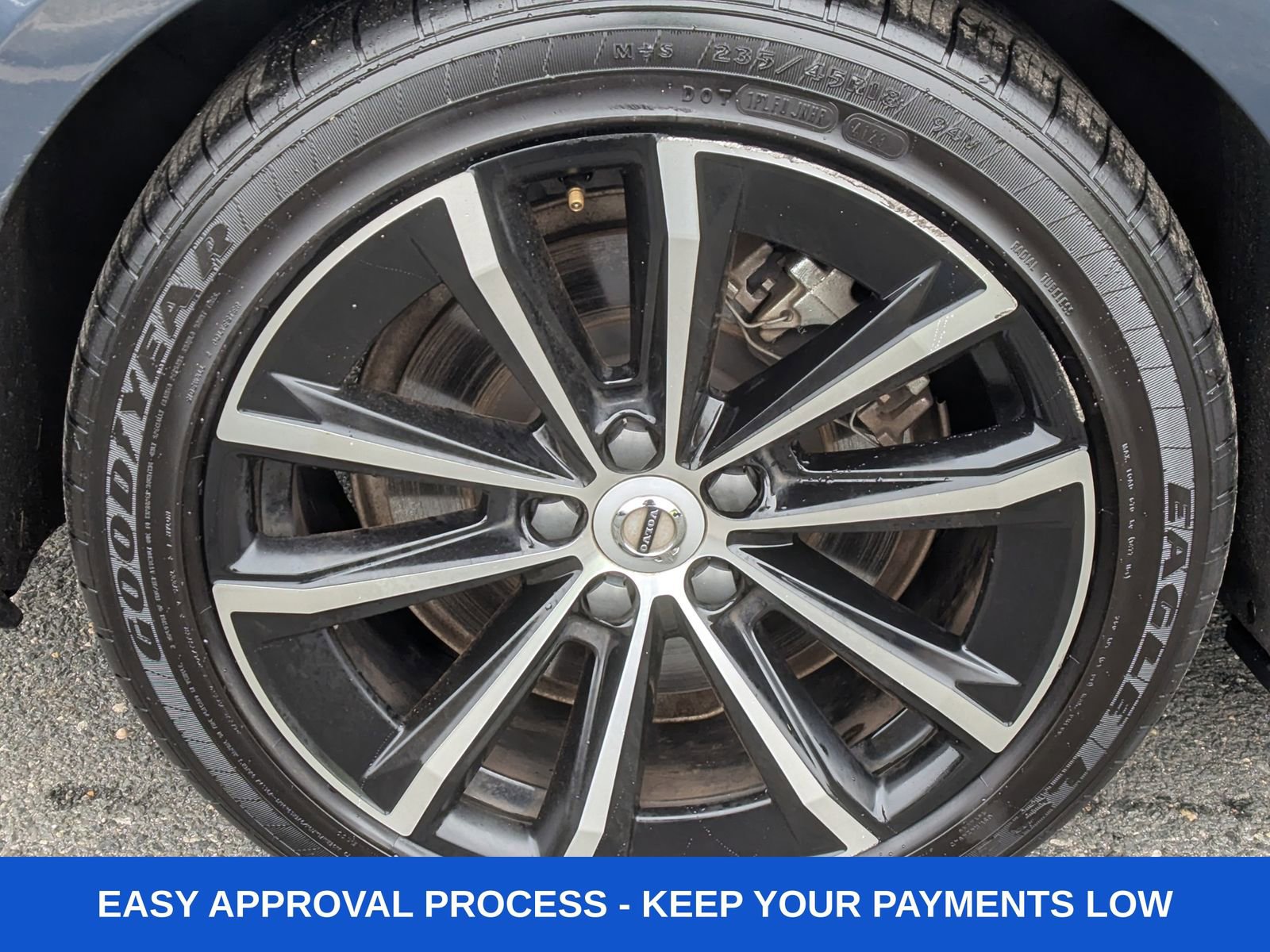 Used 2023 Volvo S60 T8 Plus image 12