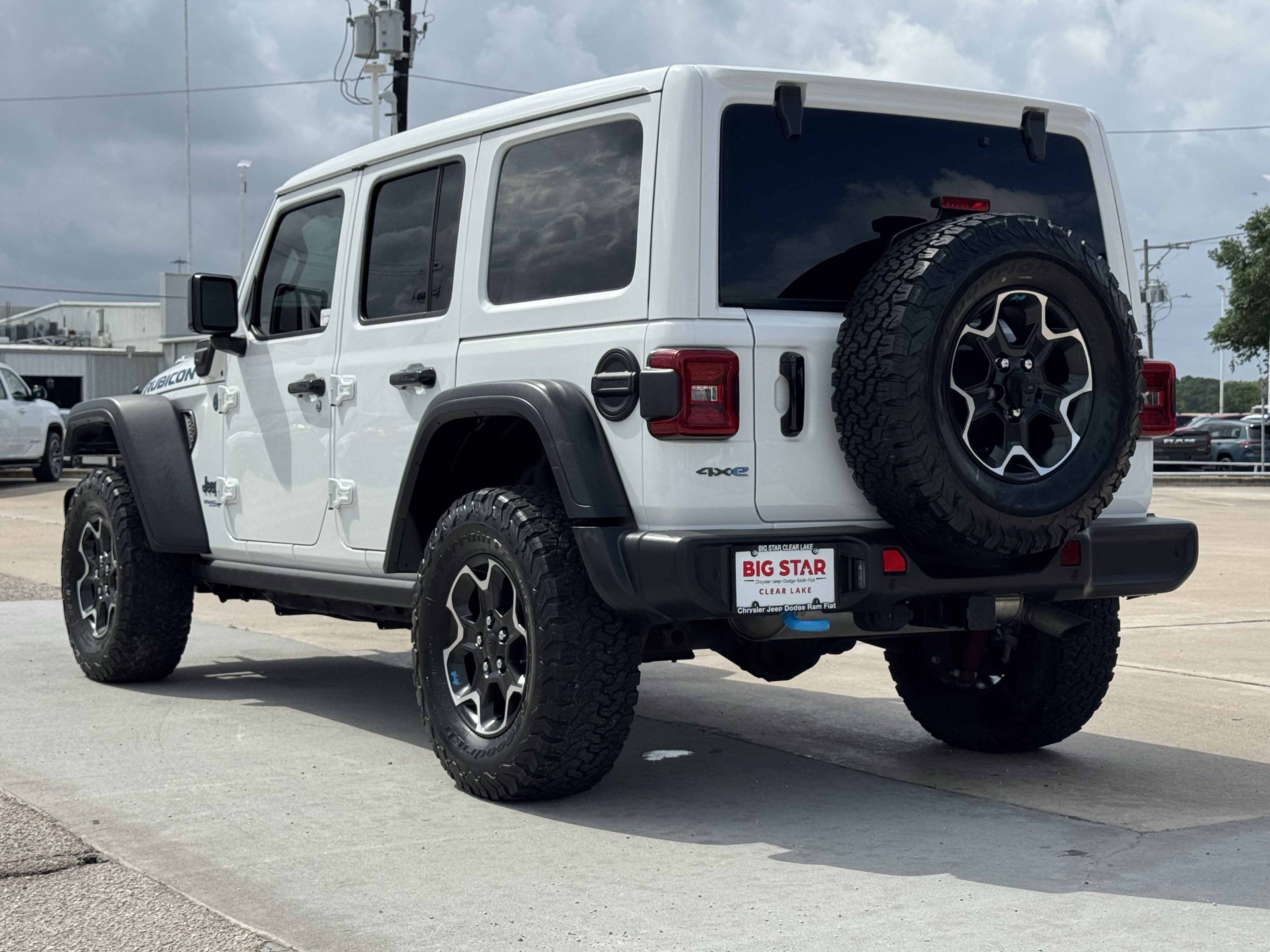 Used 2022 Jeep Wrangler Unlimited Rubicon 4xe w/ Cold Weather Group image 8