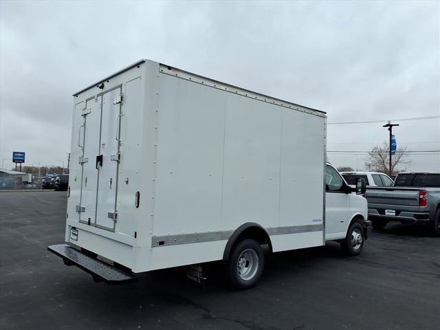 New 2025 Chevrolet Express 3500 w/ Power Convenience Package RWD video 3