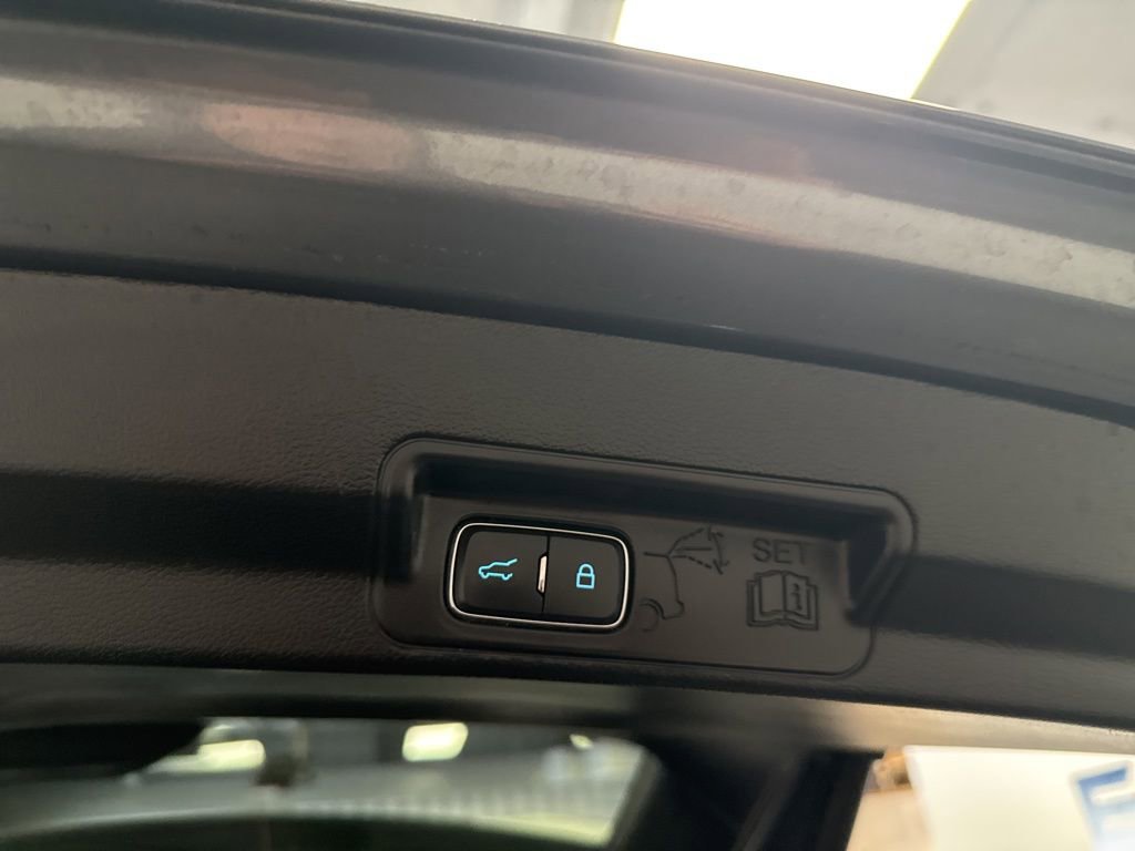 Used 2022 Ford Explorer XLT w/ Equipment Group 202A image 32