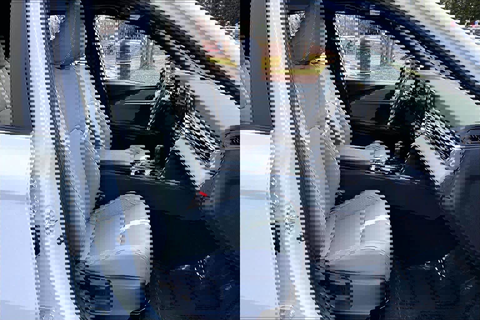 Used 2025 Toyota Camry SE image 8