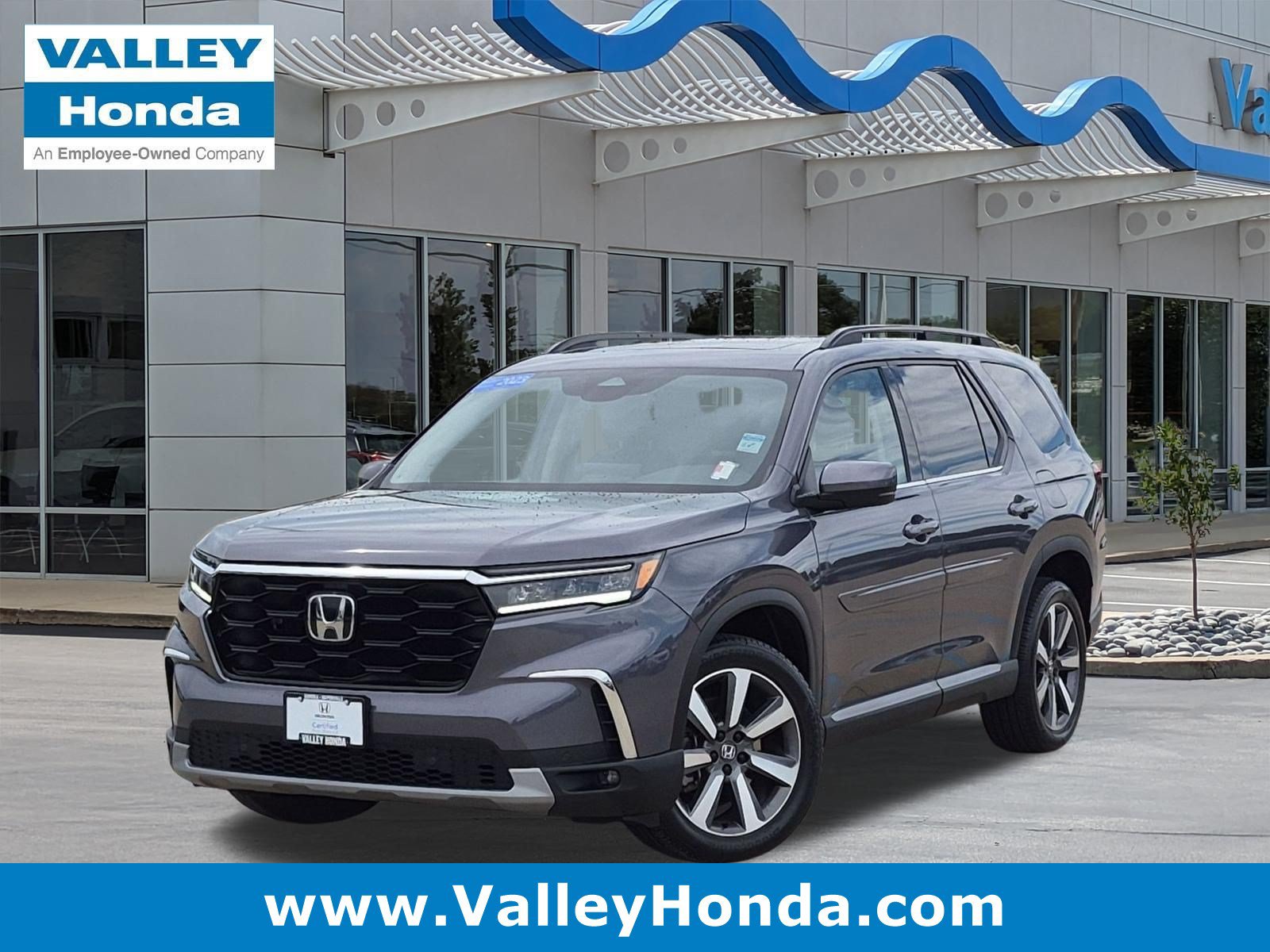 Used 2023 Honda Pilot Touring video 1