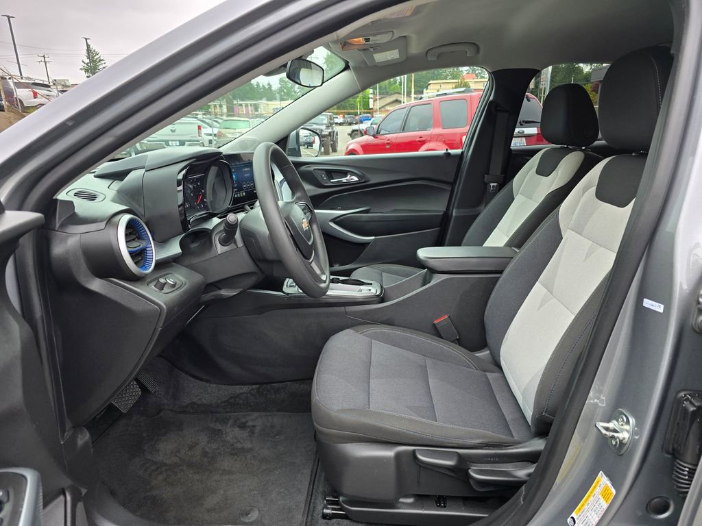 Used 2024 Chevrolet Trax LS w/ LS Convenience Package FWD image 18