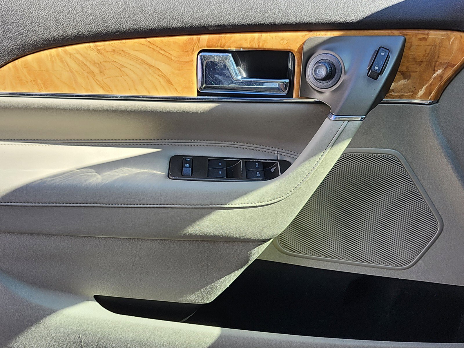 Used 2011 Lincoln MKX 2WD w/ 102A Rapid Spec Order Code image 31