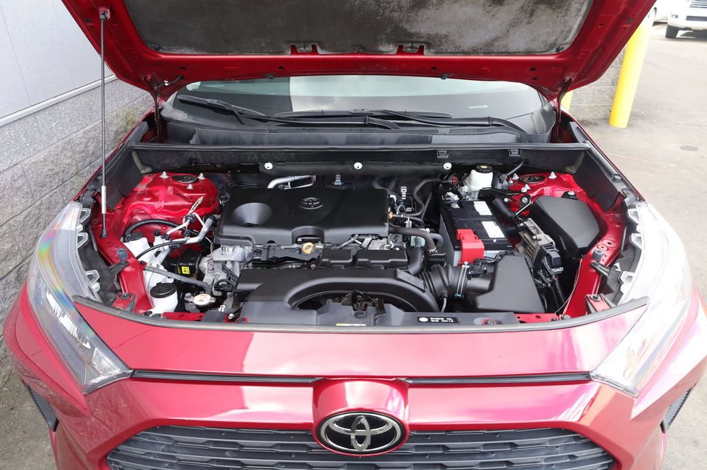 Certified 2021 Toyota RAV4 LE AWD/4WD image 9