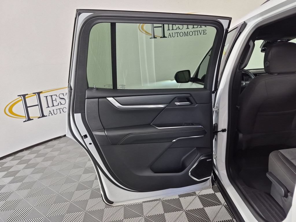 Used 2025 GMC Acadia Elevation FWD image 29