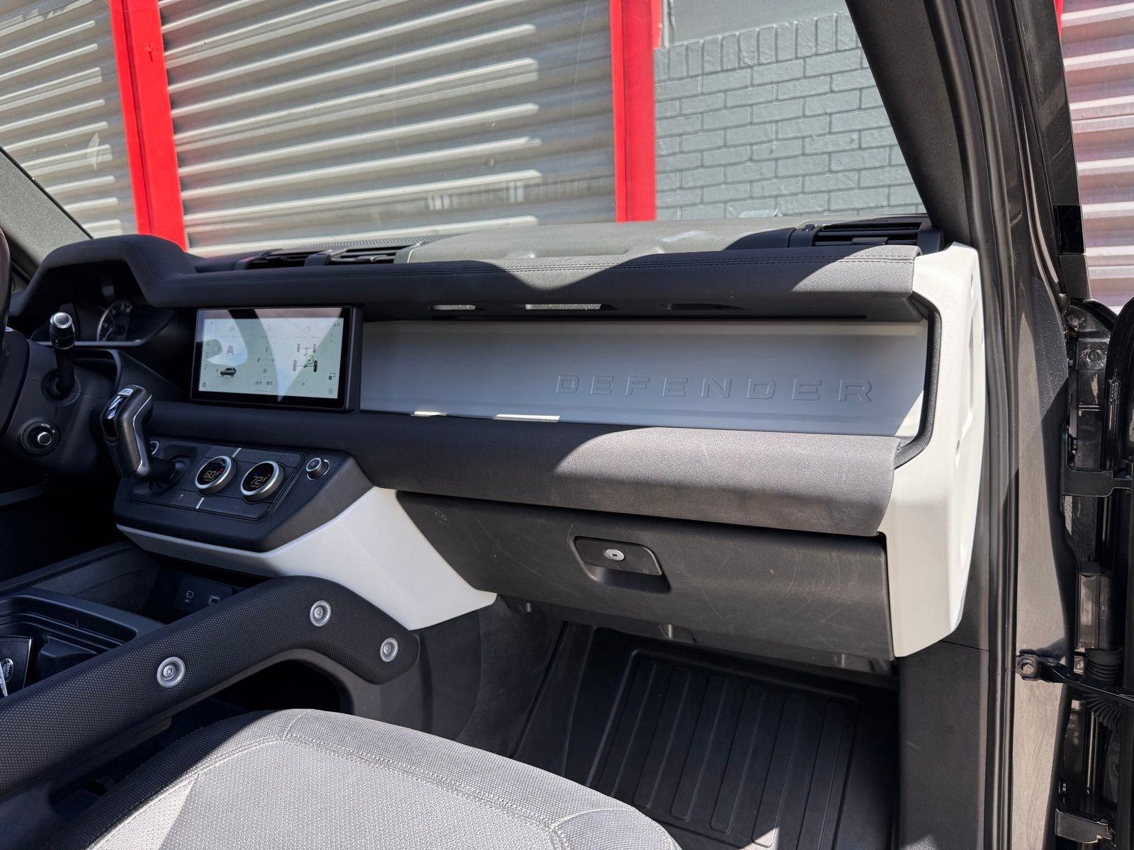 Used 2022 Land Rover Defender 110 X-Dynamic SE image 22