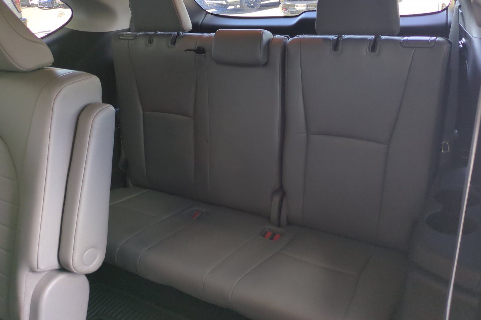 Used 2020 Toyota Highlander XLE AWD/4WD image 17