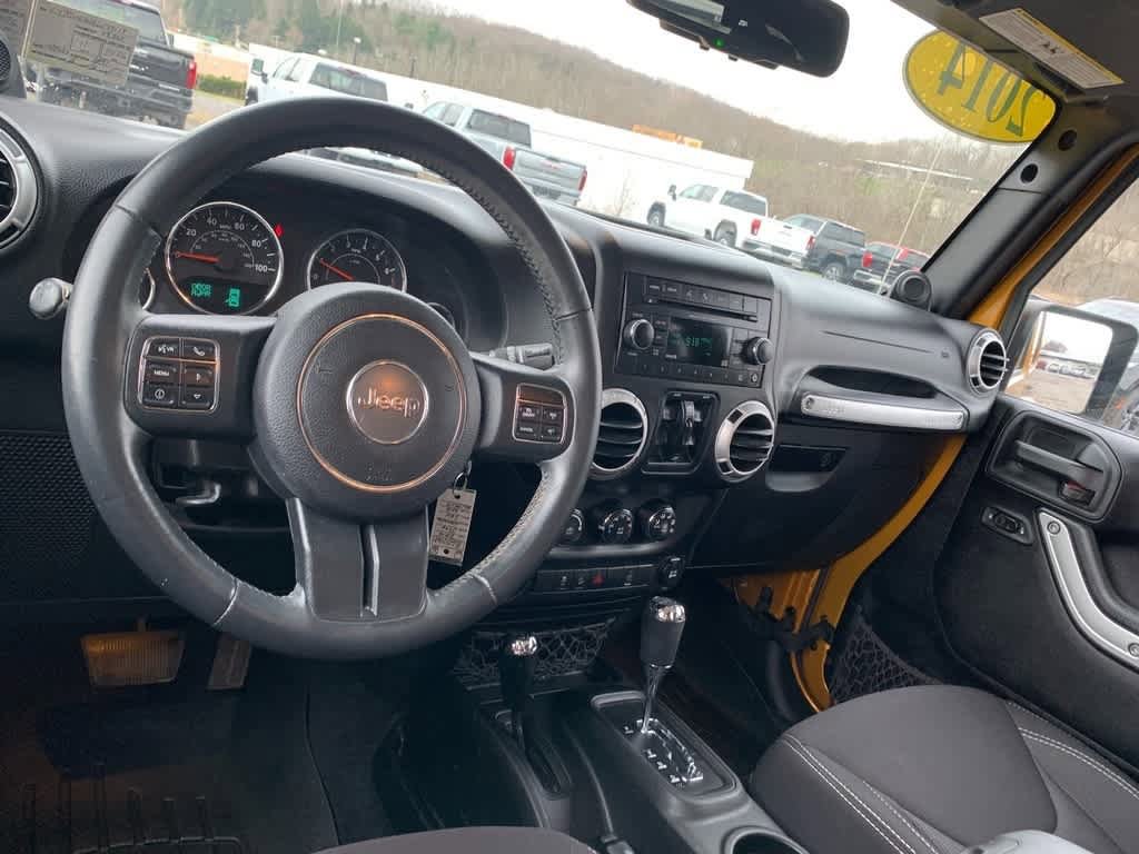 Used 2014 Jeep Wrangler Unlimited Sahara w/ Connectivity Group AWD/4WD image 14