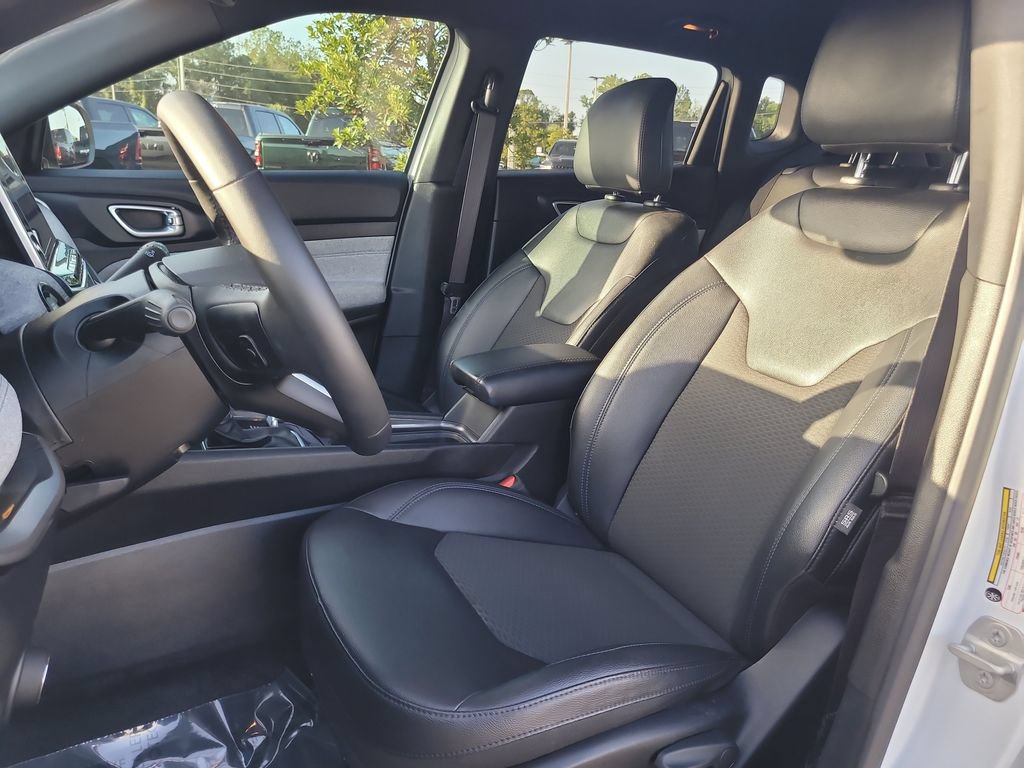 Certified 2025 Jeep Compass Latitude AWD/4WD image 19