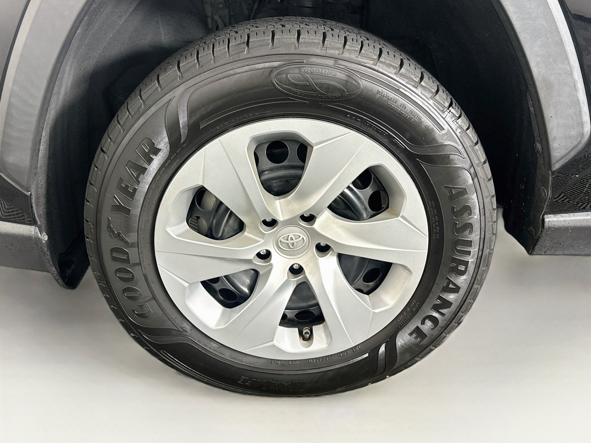 Used 2022 Toyota RAV4 LE FWD image 11