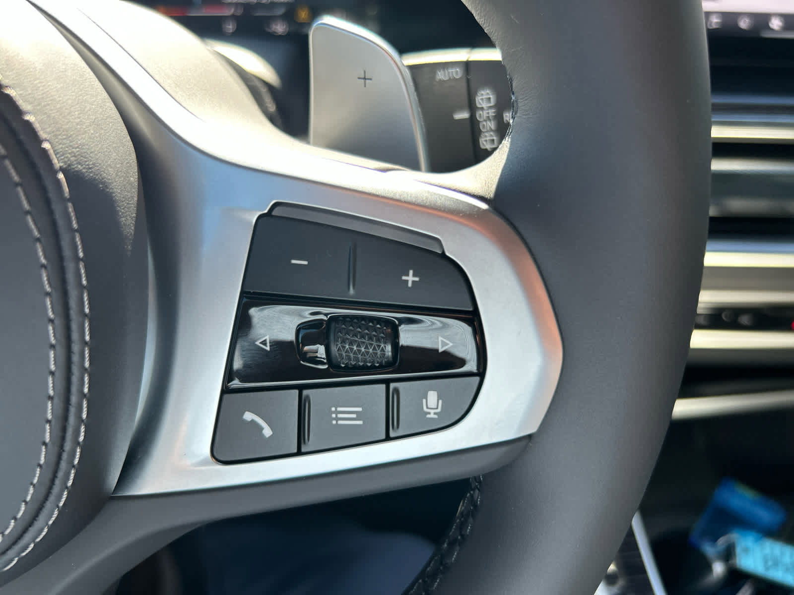 Used 2026 BMW X5 xDrive50e w/ M Sport Package image 38