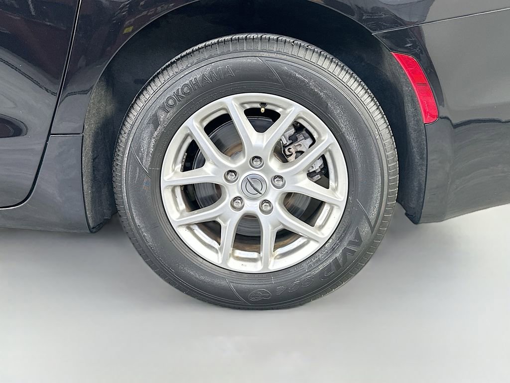 Used 2024 Chrysler Pacifica Touring-L FWD image 34