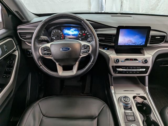 Used 2022 Ford Explorer XLT w/ Equipment Group 202A image 25