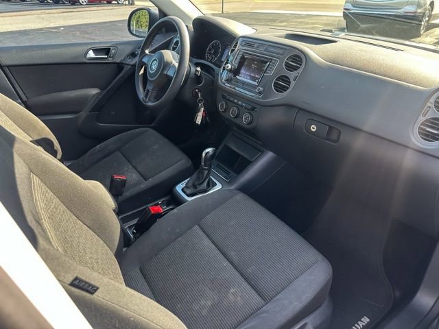 Used 2017 Volkswagen Tiguan Limited w/ Alloy Wheels Package image 24