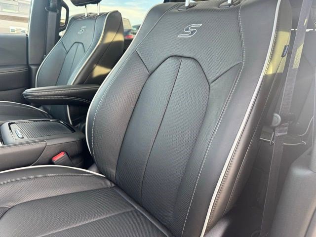 New 2026 Chrysler Pacifica Limited w/ S Appearance Package image 29