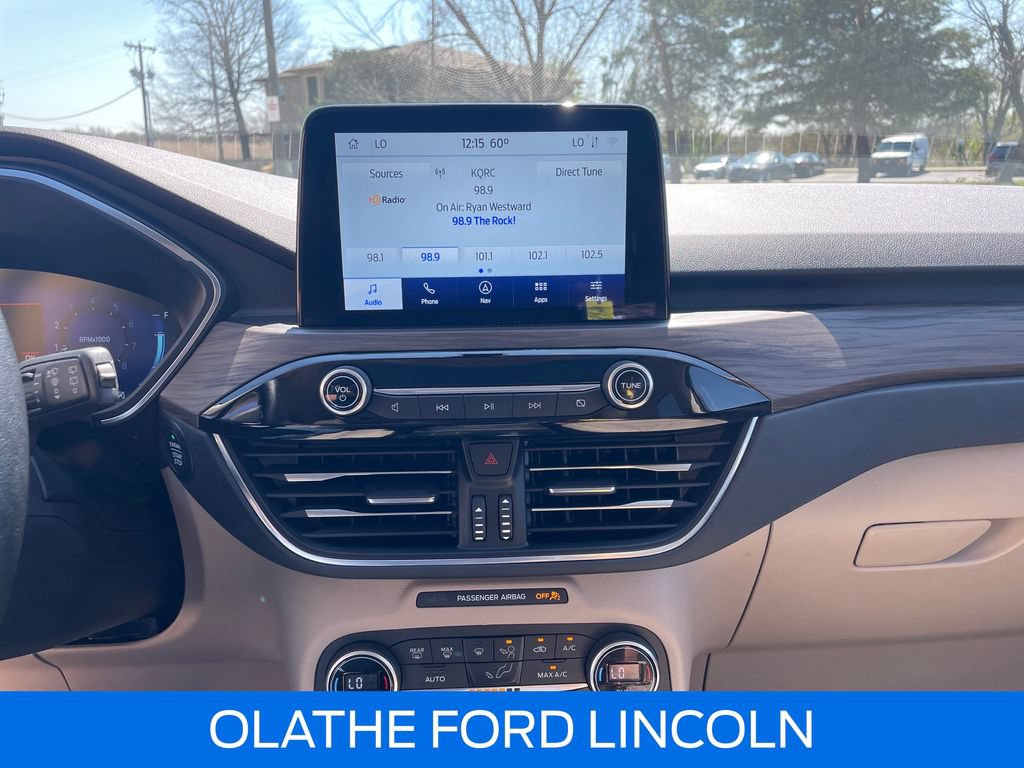 Used 2020 Ford Escape Titanium w/ Titanium Premium Package 2.0 AWD/4WD image 16