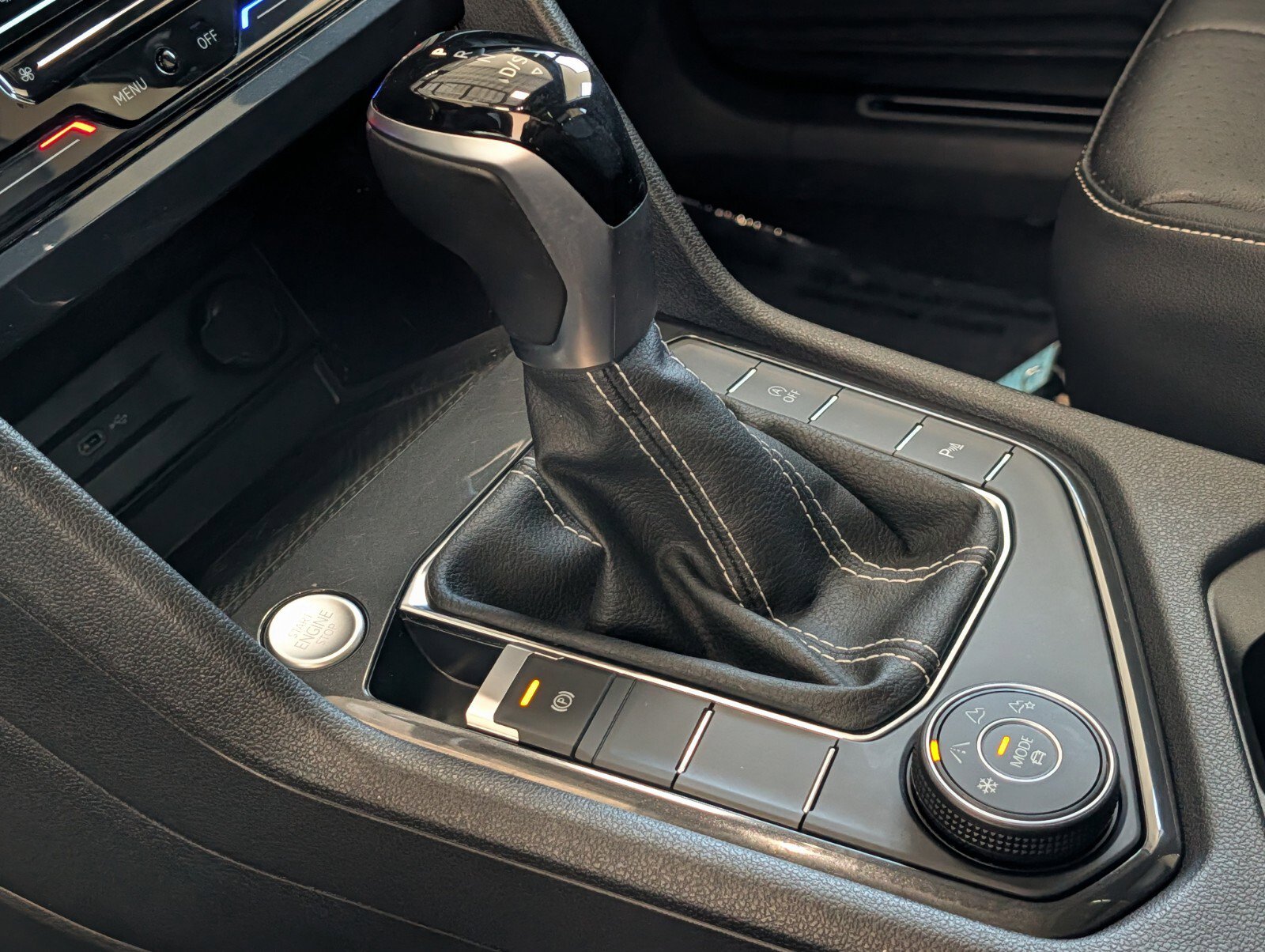 Used 2022 Volkswagen Tiguan SE R-Line image 27