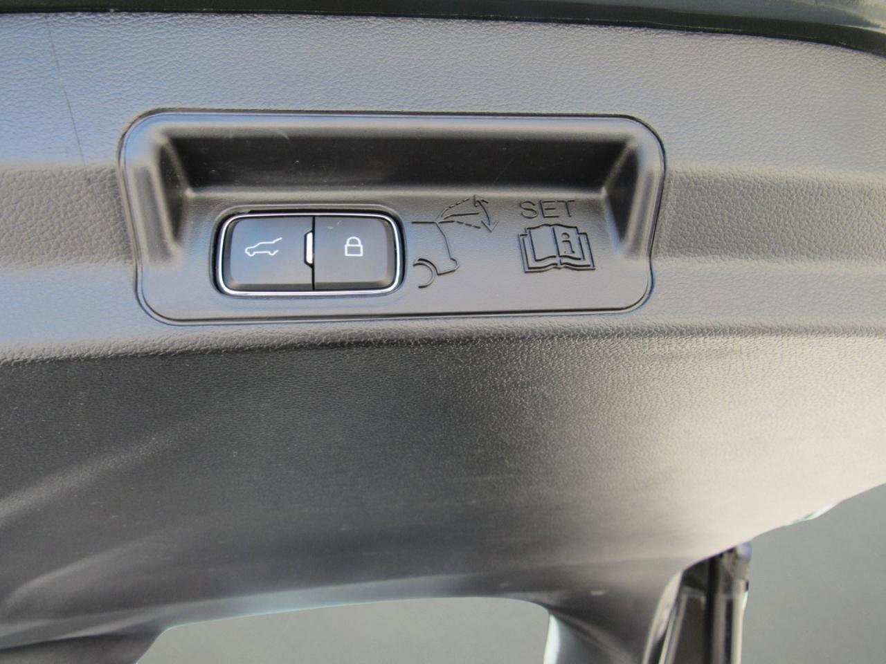 Used 2022 Ford Explorer XLT w/ Equipment Group 202A image 39