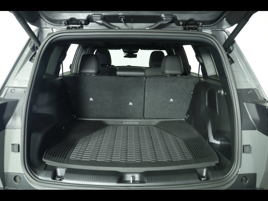 New 2026 Jeep Cherokee Overland w/ Advanced Pro Tech Group AWD/4WD image 13
