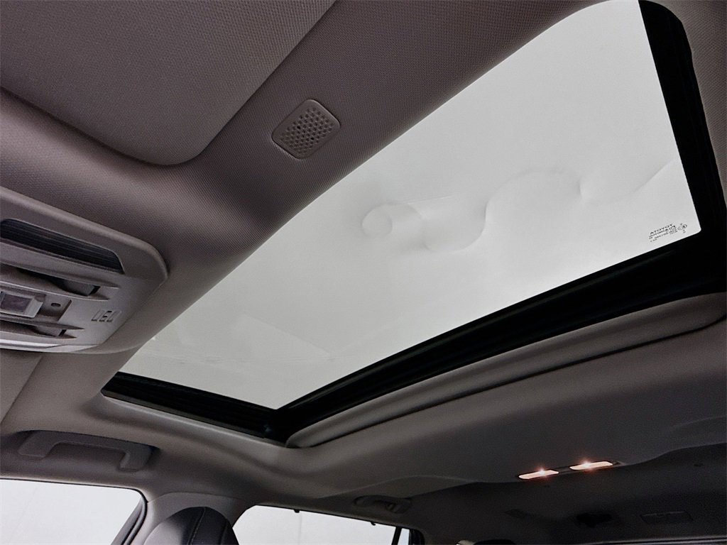 Used 2020 Toyota Highlander Limited image 9