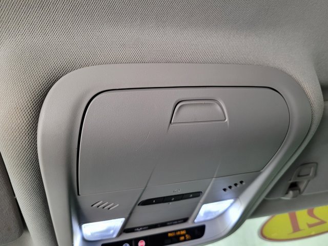 Used 2021 GMC Terrain SLT image 34