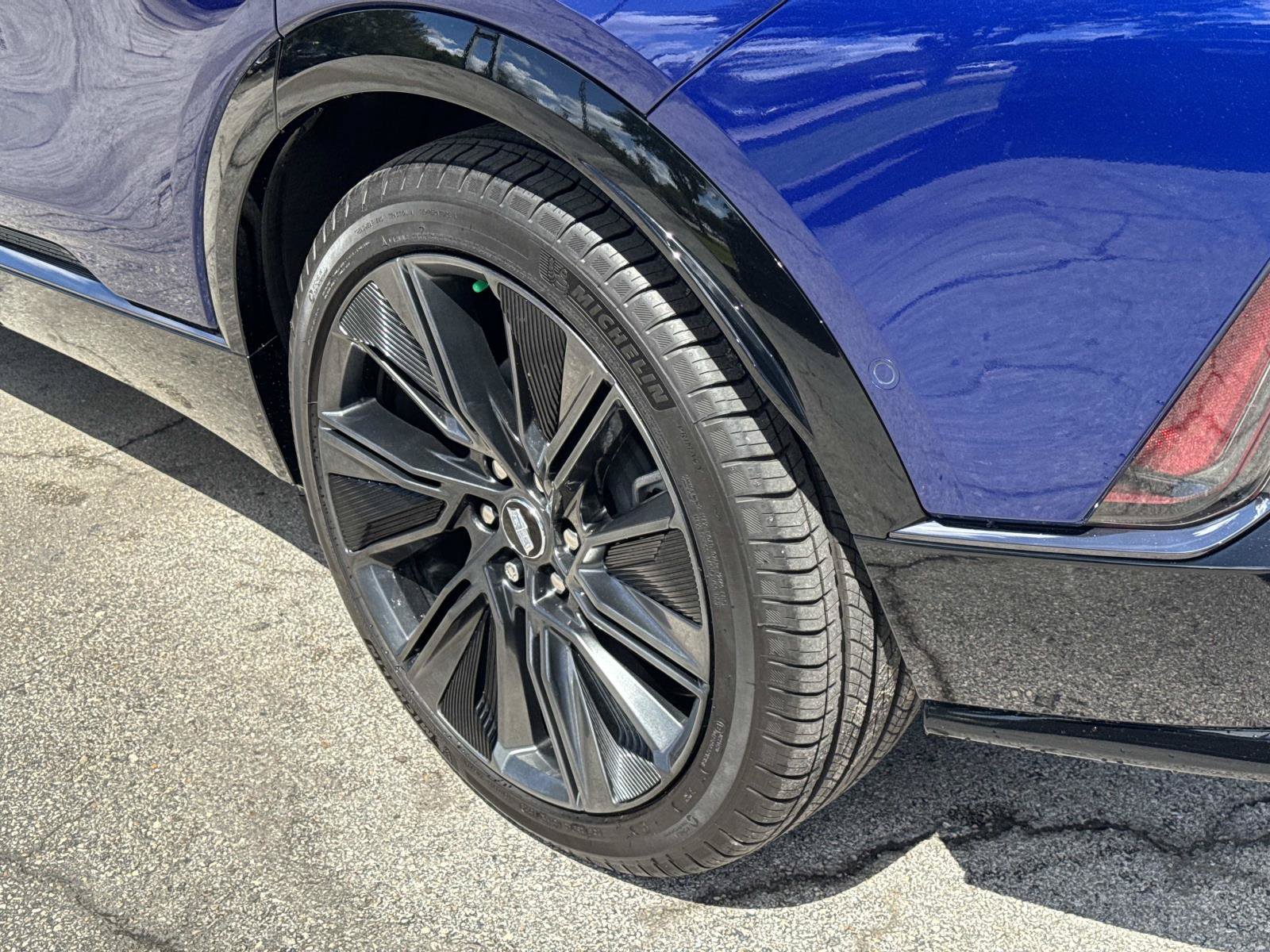 Used 2026 Cadillac Lyriq Signature Sport AWD/4WD image 12