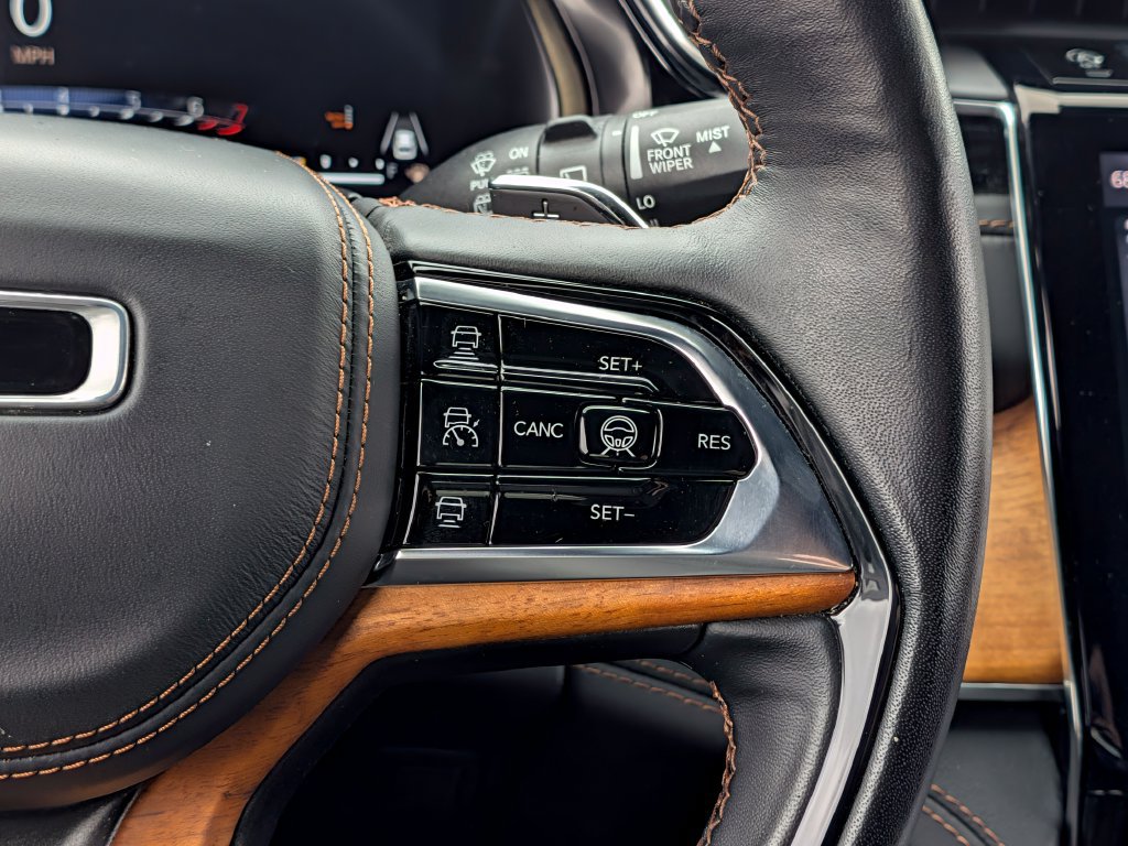 Used 2022 Jeep Grand Cherokee Summit AWD/4WD image 29