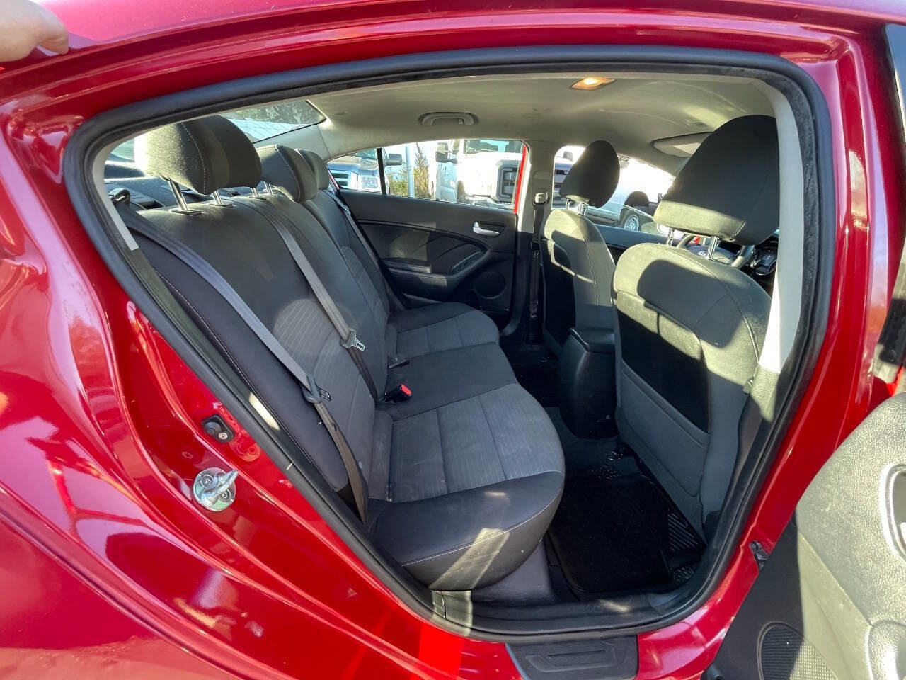 Used 2018 Kia Forte S image 26