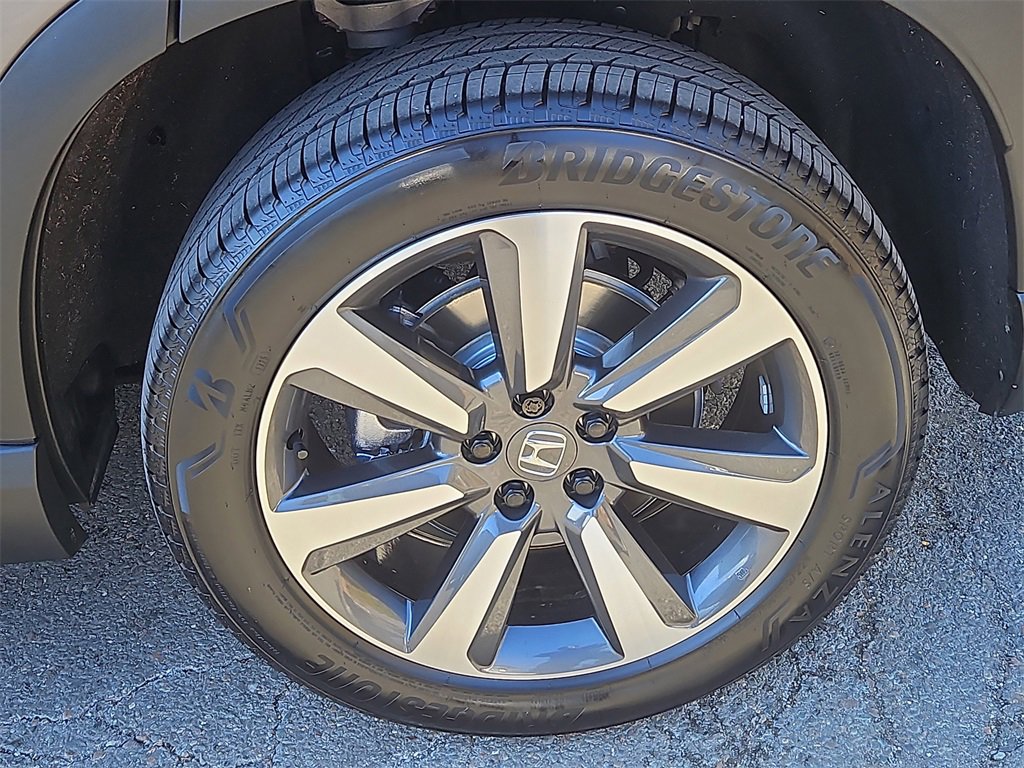 Certified 2025 Honda Pilot Touring image 8