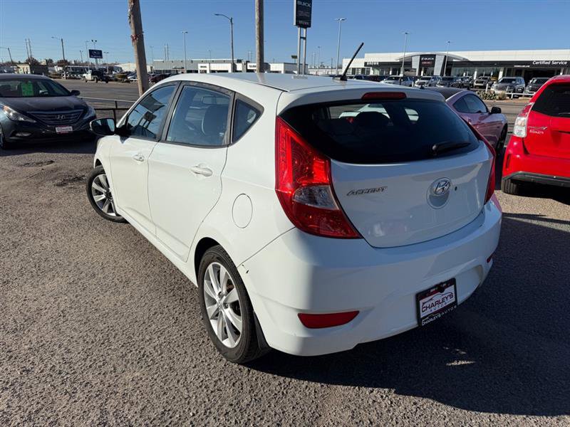 Used 2013 Hyundai Accent SE image 3