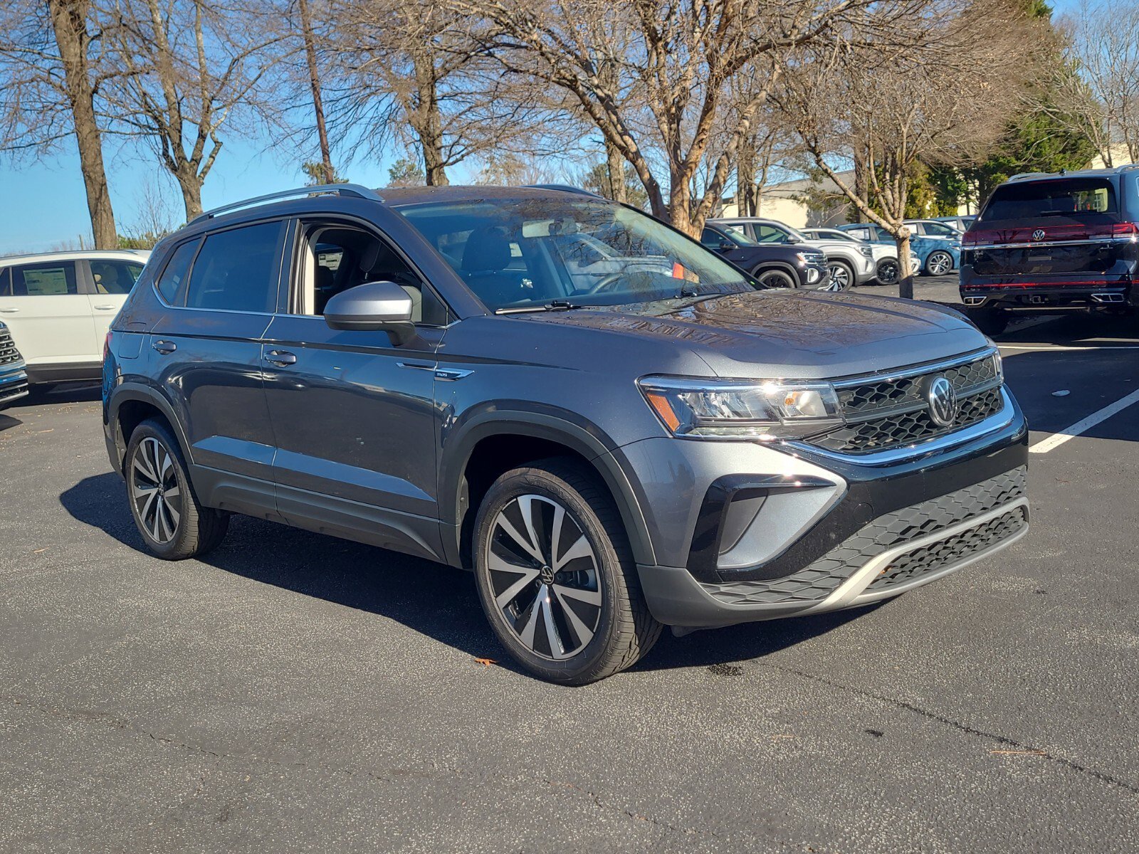 Used 2022 Volkswagen Taos SE image 3