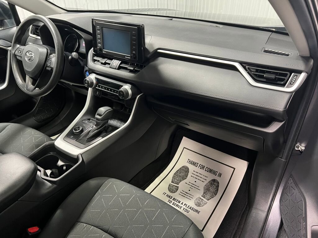 Used 2020 Toyota RAV4 XLE w/ Convenience Package image 3