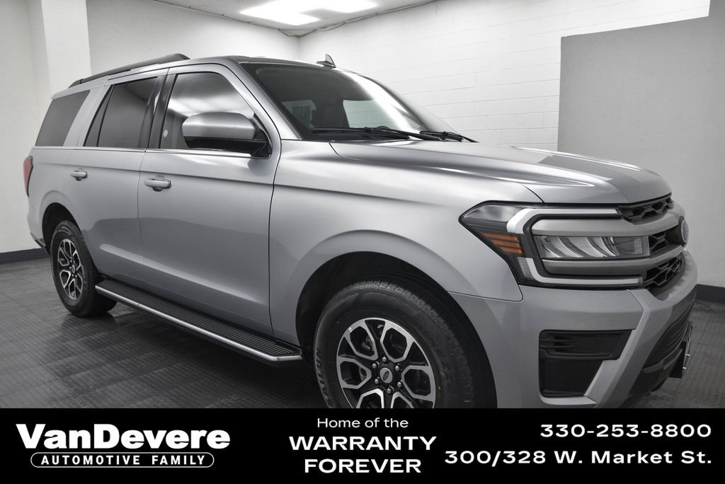 Used 2023 Ford Expedition XLT image 1